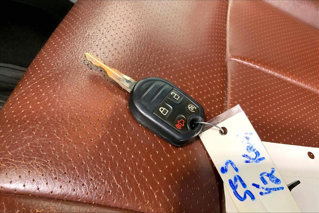 Used 2014 Ford F150 King Ranch w/ King Ranch Luxury Package AWD/4WD image 19