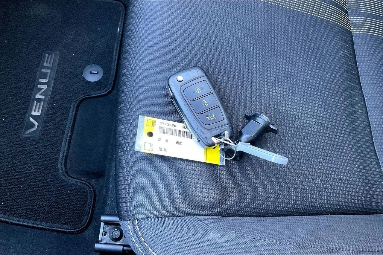 Used 2023 Hyundai Venue SEL w/ Cargo Package image 30