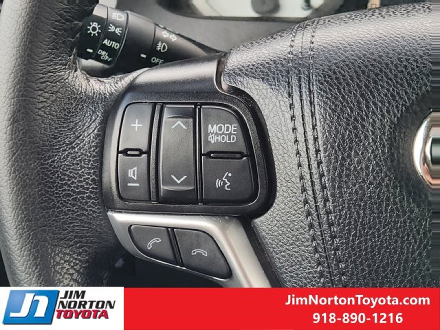 Used 2020 Toyota Sienna SE w/ SE Preferred Package FWD image 28