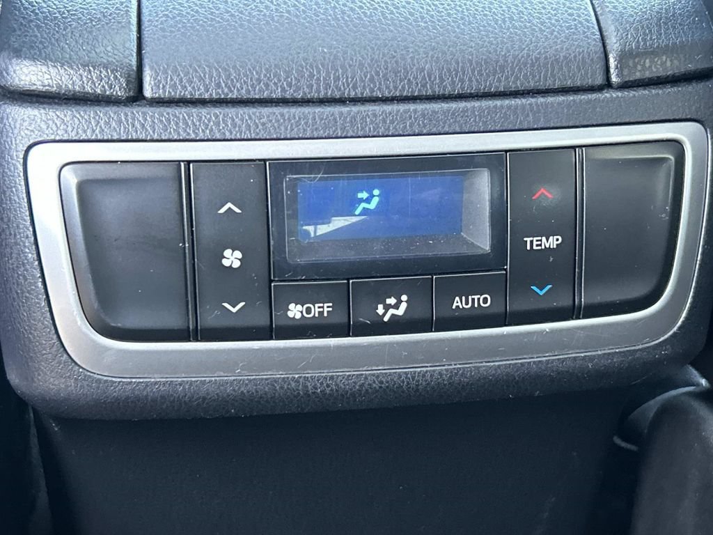 Used 2017 Toyota Highlander SE AWD/4WD image 19
