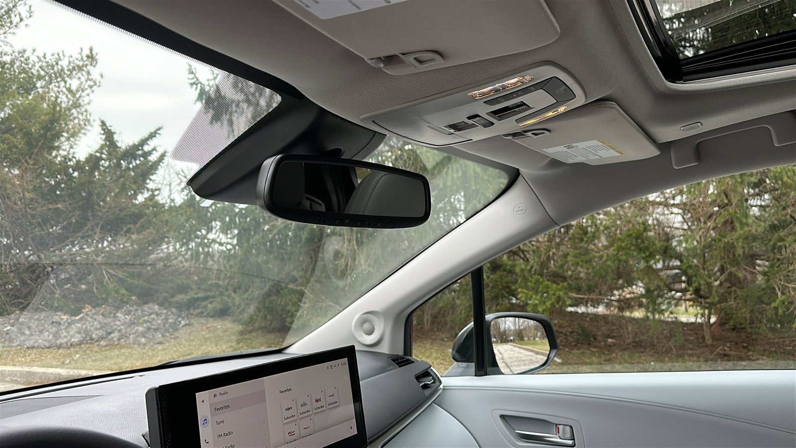 Used 2025 Toyota Sienna XLE w/ XLE Plus Package image 24