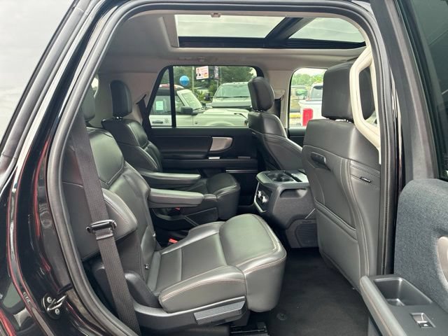 Used 2025 Ford Expedition Active AWD/4WD image 50