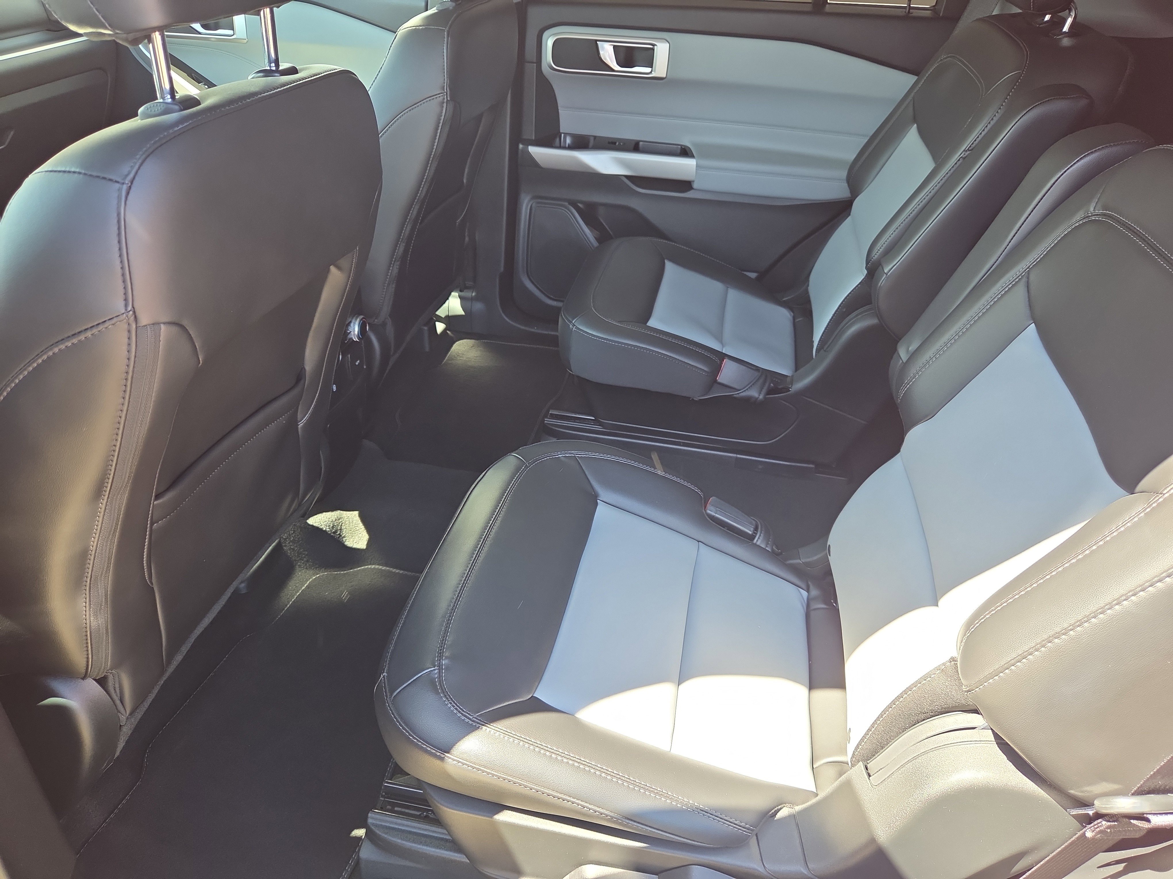 Used 2024 Ford Explorer XLT w/ Equipment Group 202A image 13