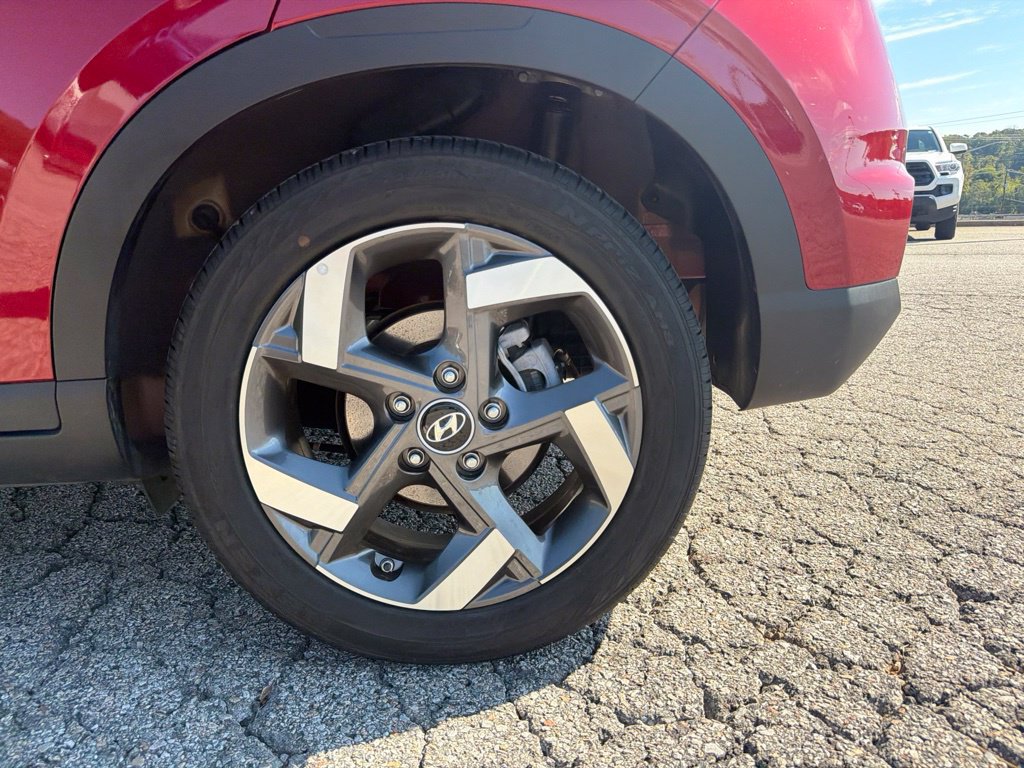 Used 2026 Hyundai Venue SEL FWD image 11