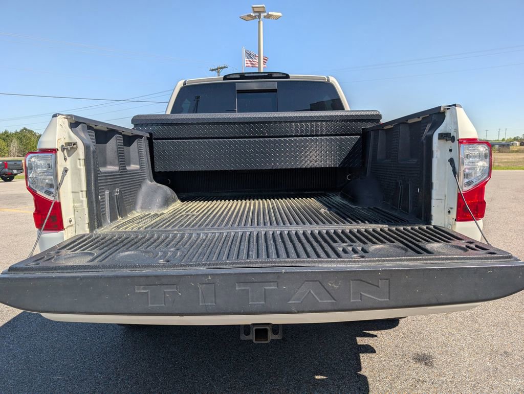 Used 2018 Nissan Titan SV w/ SV Convenience Package image 31