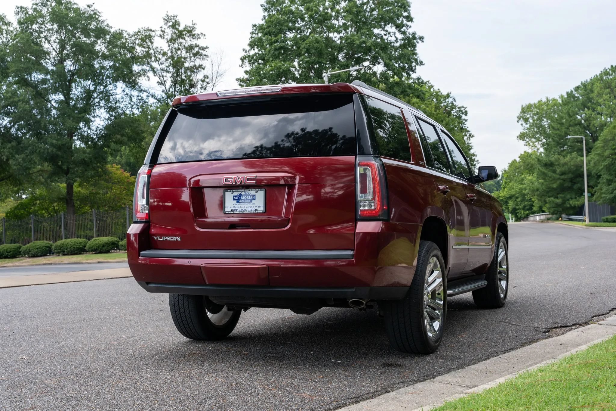 Used 2018 GMC Yukon SLT w/ Premium Edition RWD image 6
