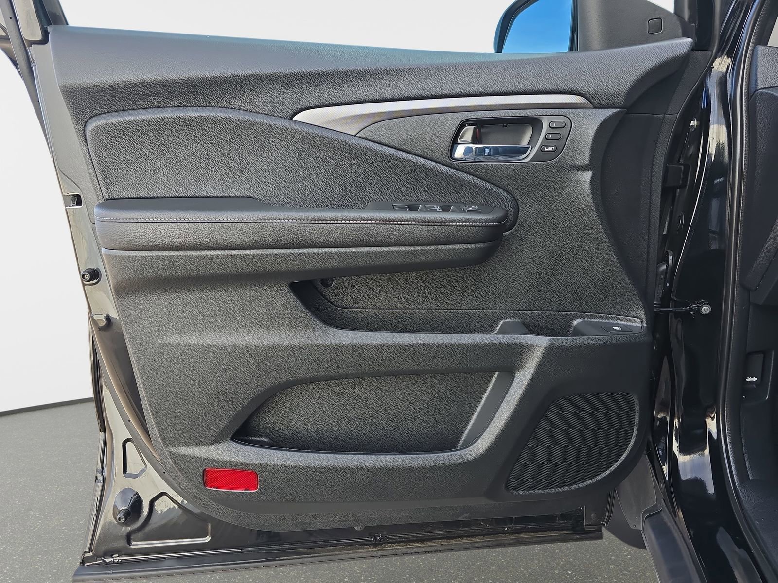 Certified 2025 Honda Ridgeline RTL image 28