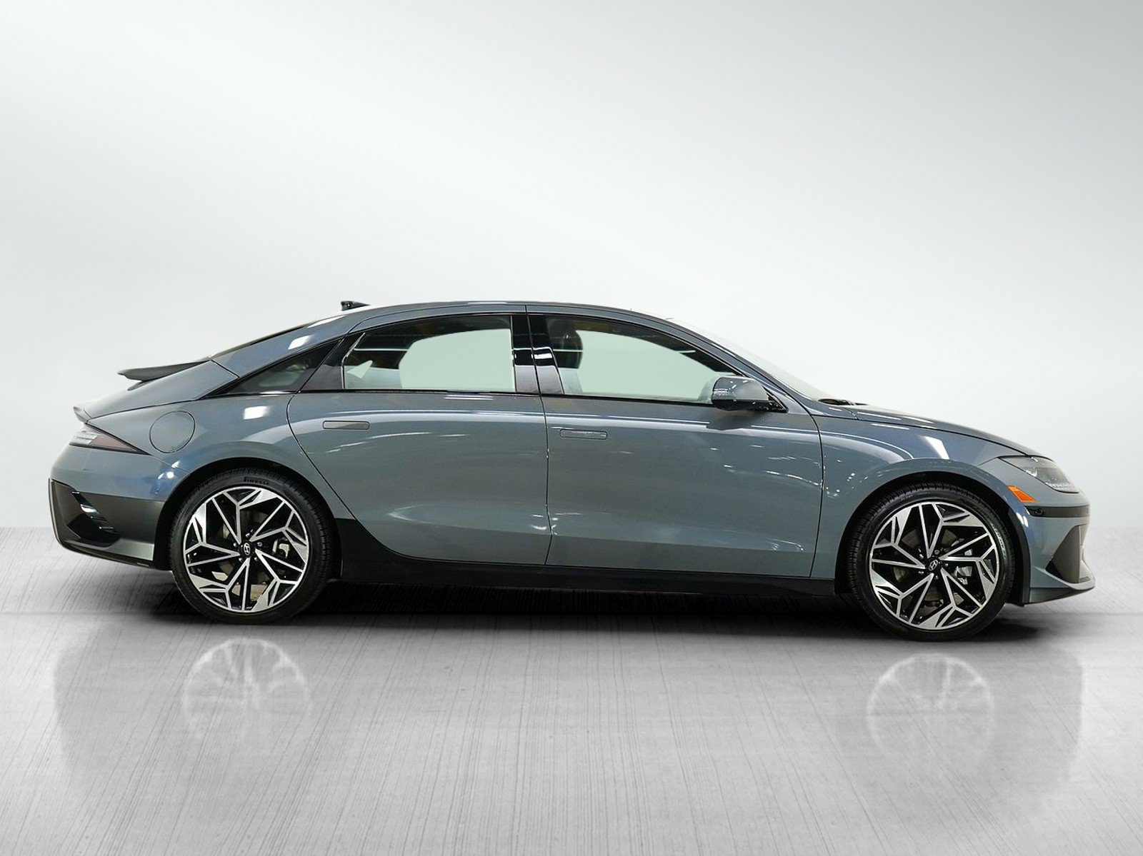 Used 2024 Hyundai Ioniq 6 Limited AWD/4WD image 6