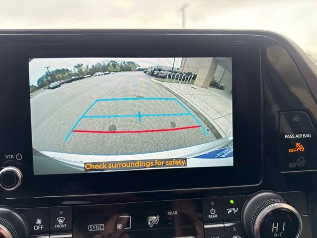 Used 2024 Toyota Highlander LE image 16