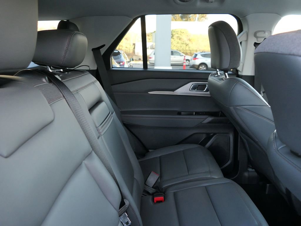 Used 2025 Ford Explorer Active w/ Active Comfort Package image 26