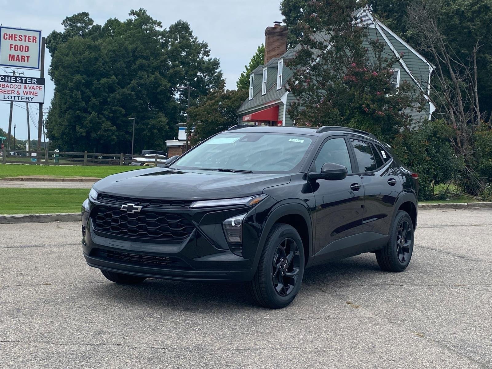 New 2026 Chevrolet Trax LT w/ Midnight Edition FWD image 2