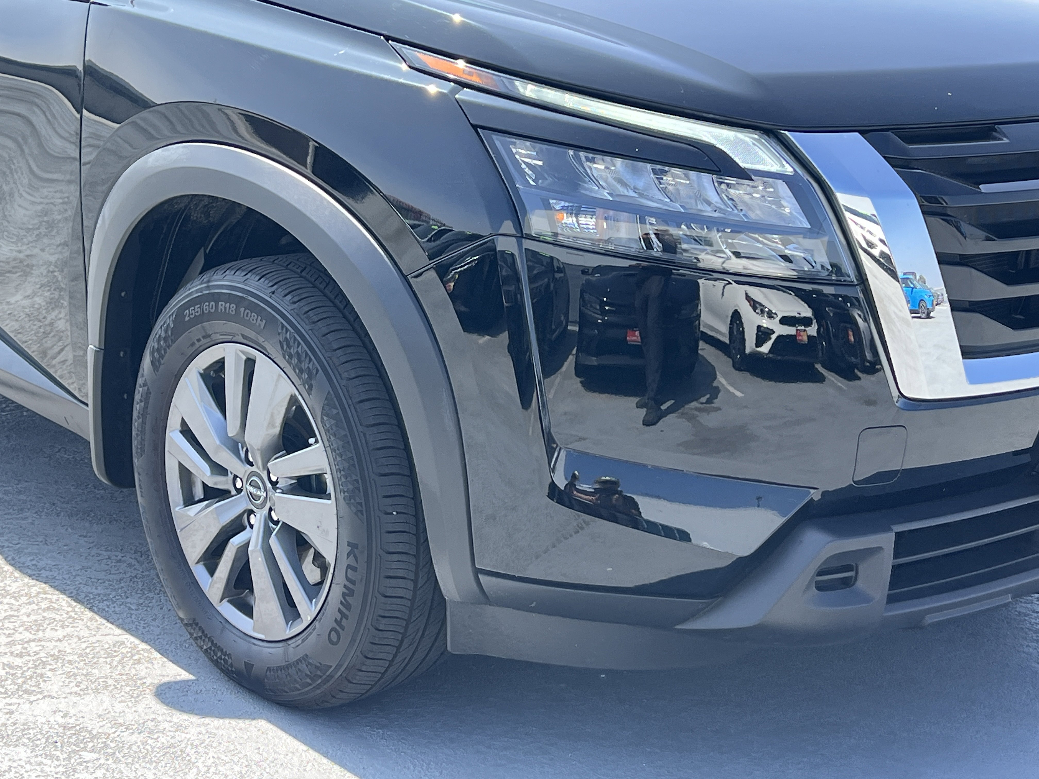 Used 2025 Nissan Pathfinder SV w/ Cargo Package image 14