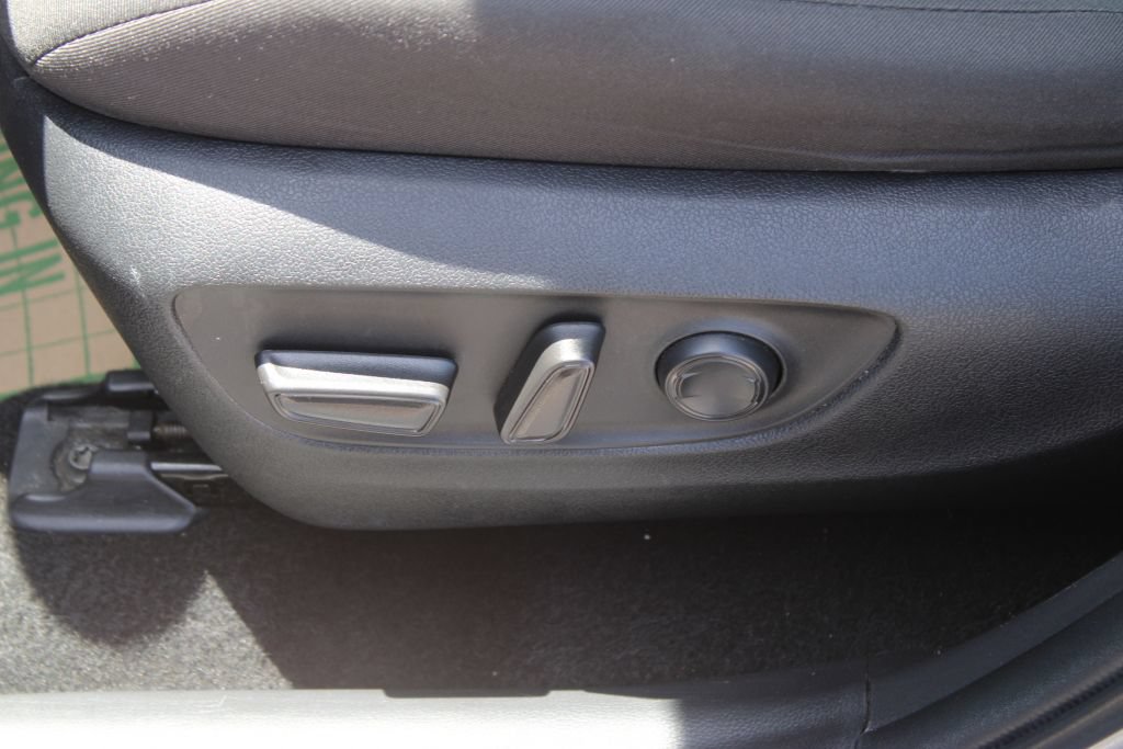 Used 2024 Toyota RAV4 XLE AWD/4WD image 15