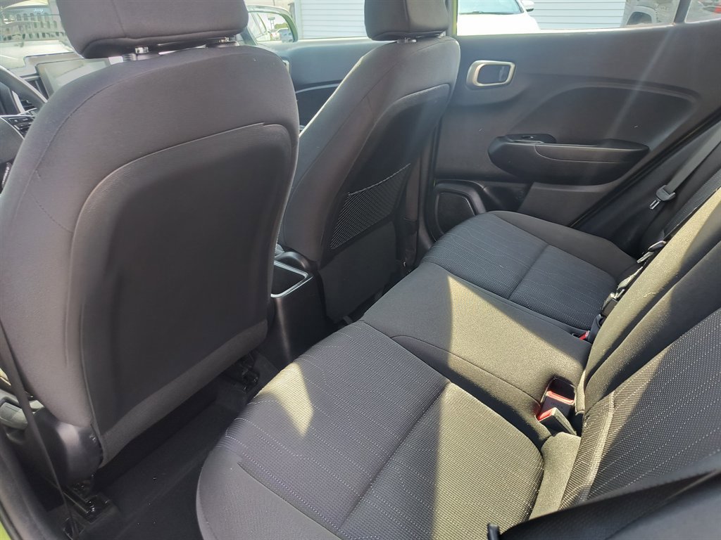 Used 2022 Hyundai Venue SE image 27