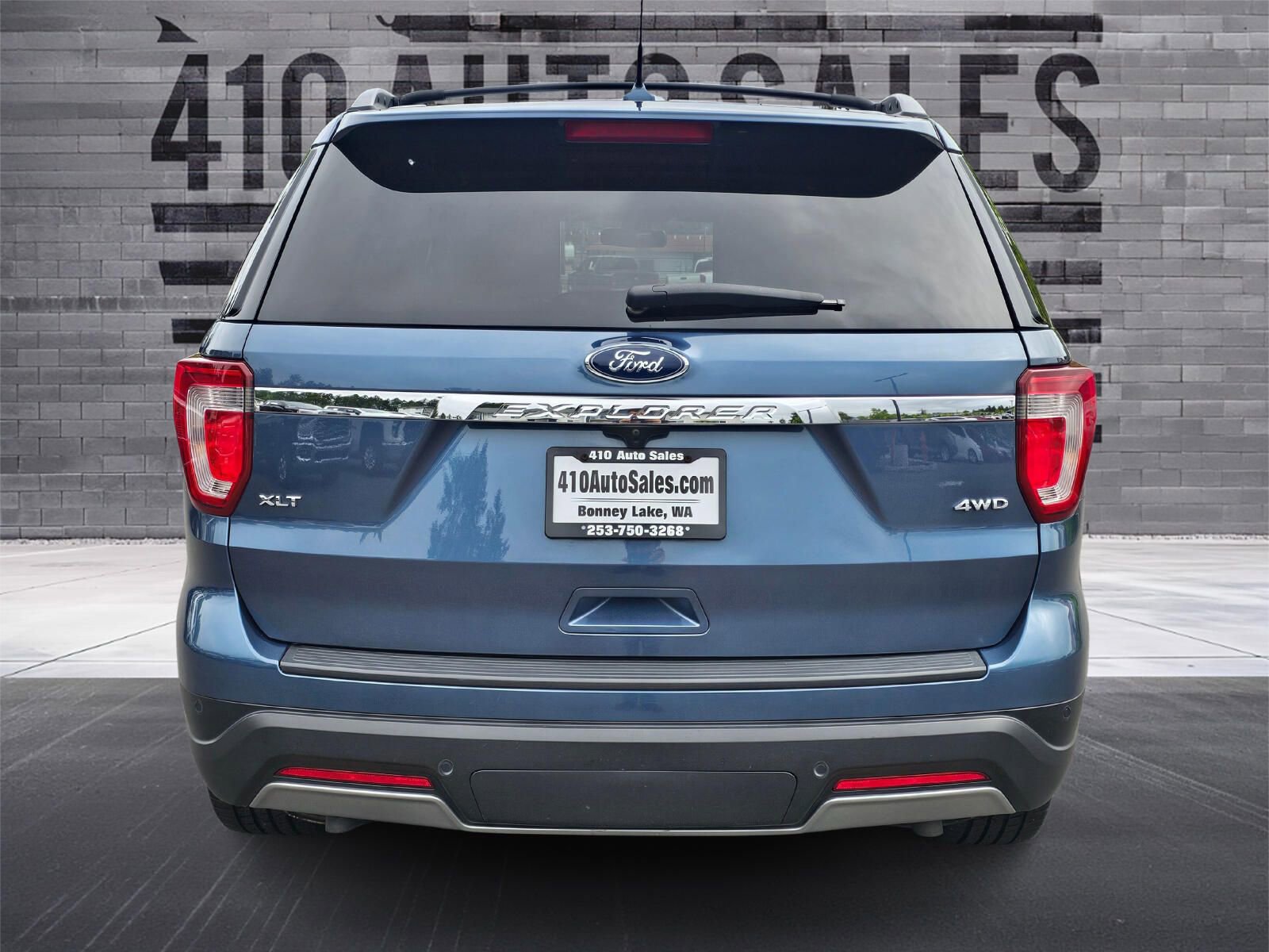 Used 2019 Ford Explorer XLT w/ Equipment Group 202A AWD/4WD image 4