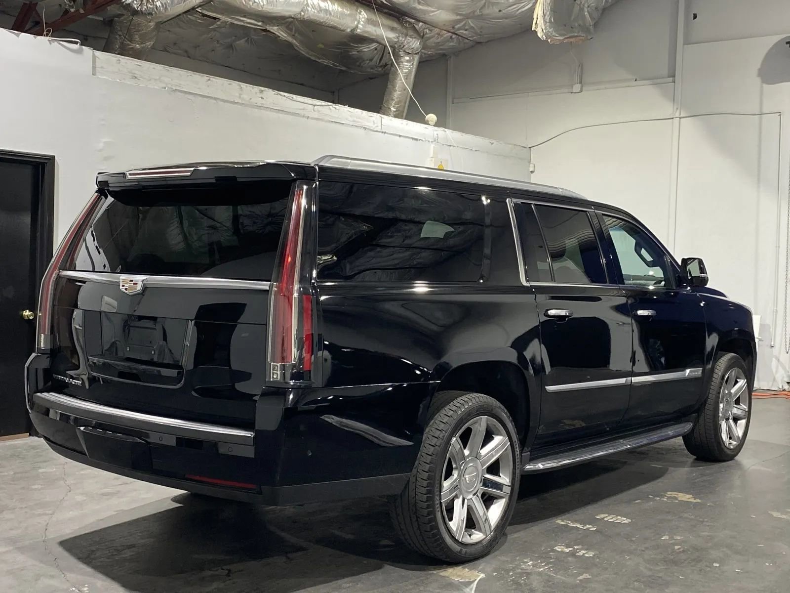 Used 2019 Cadillac Escalade ESV Luxury image 4