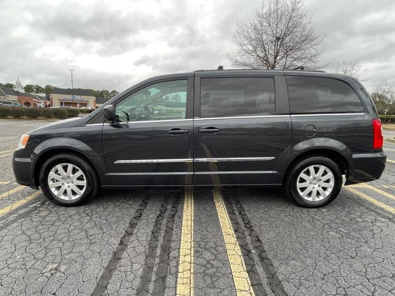 Used 2014 Chrysler Town & Country Touring FWD image 2