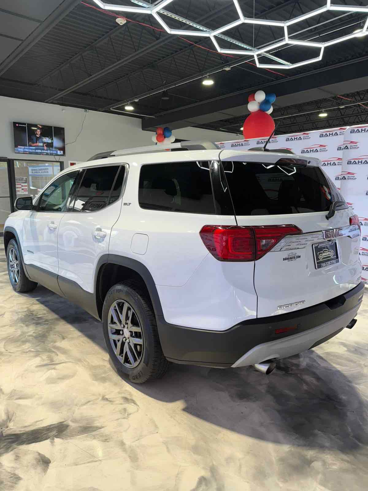 Used 2017 GMC Acadia SLT image 3