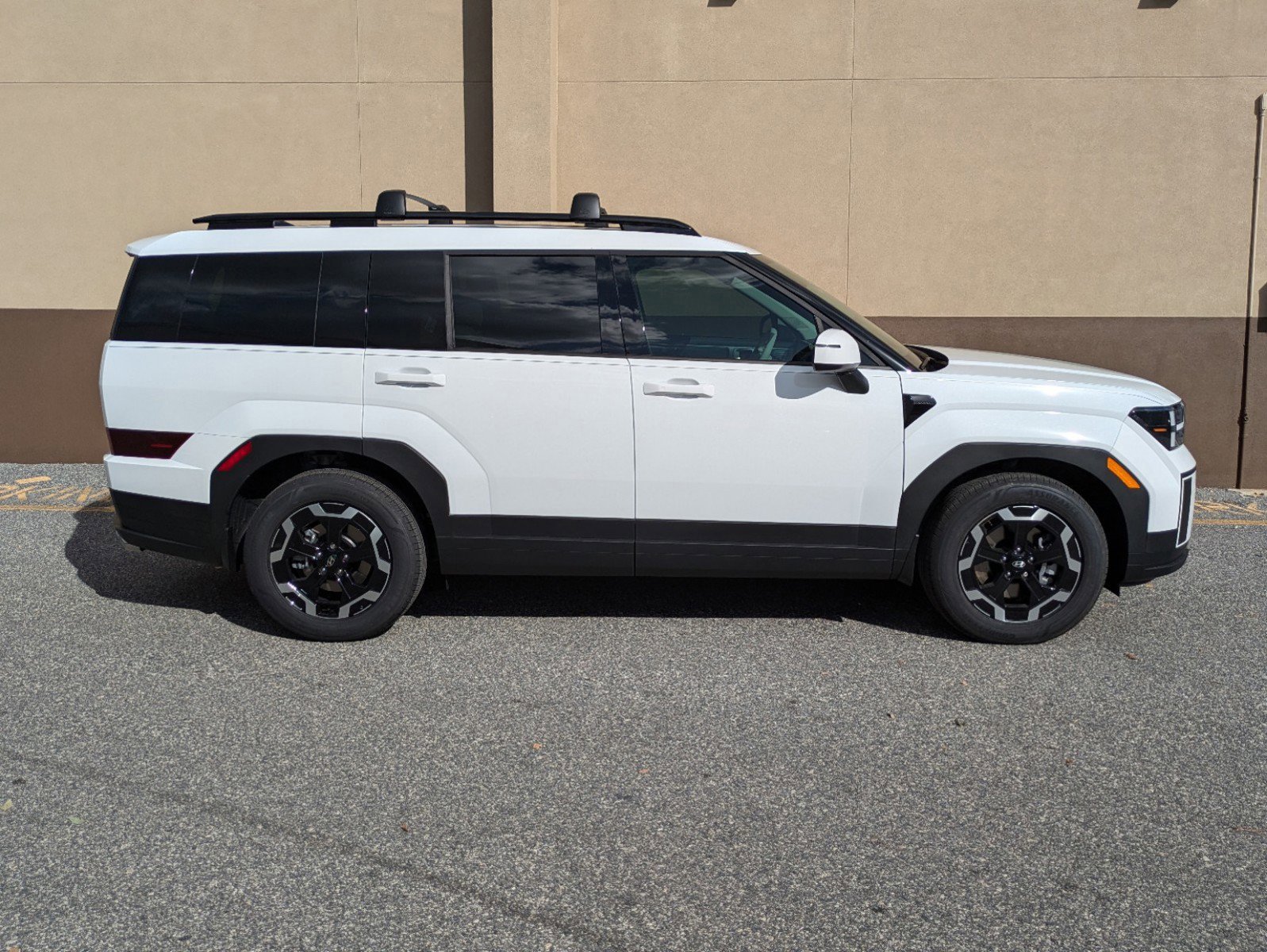 Used 2025 Hyundai Santa Fe SEL image 3