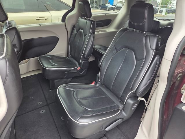 Used 2023 Chrysler Pacifica Limited FWD image 12