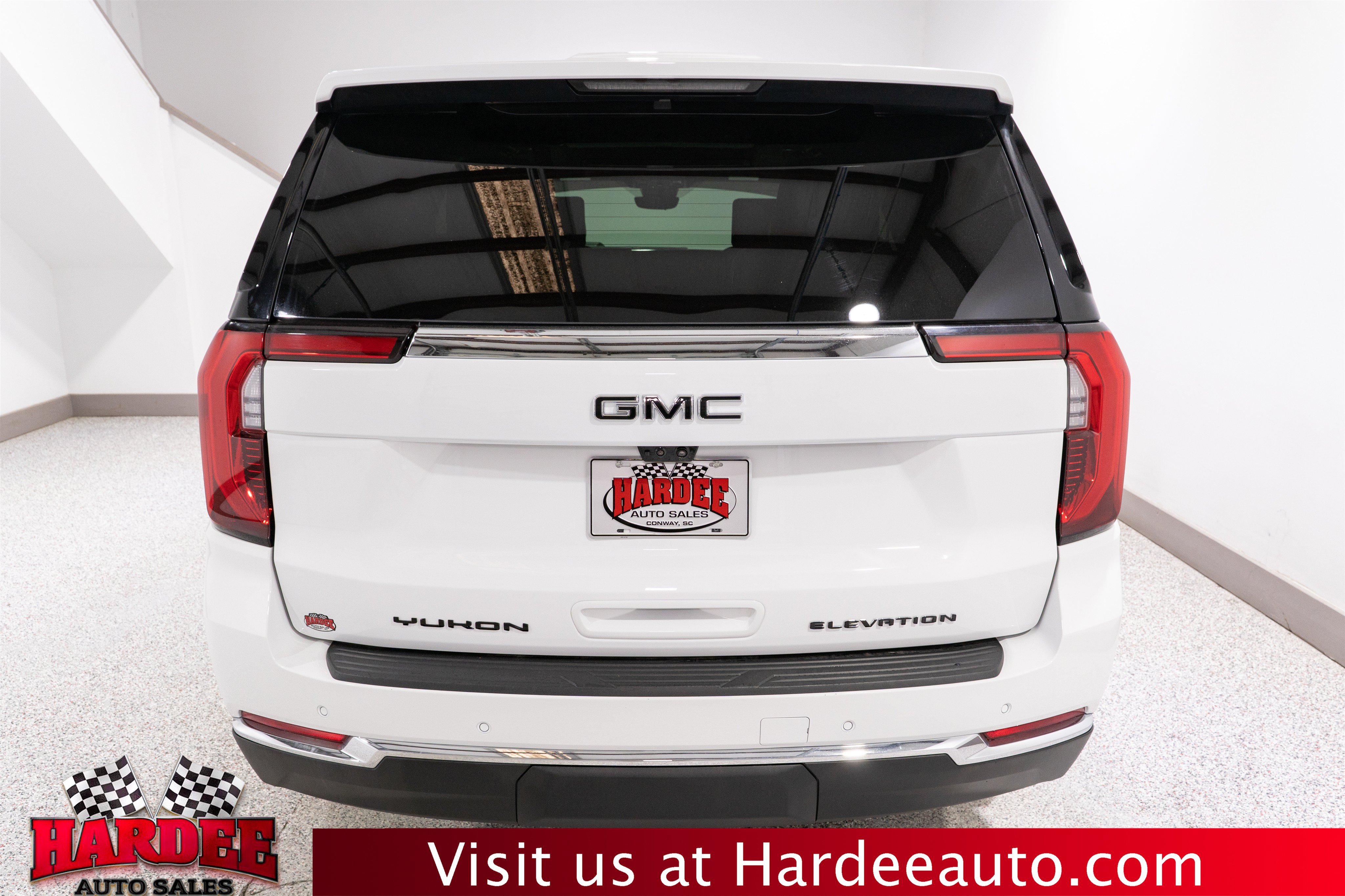 Used 2025 GMC Yukon Elevation w/ Elevation Premium Package AWD/4WD image 4