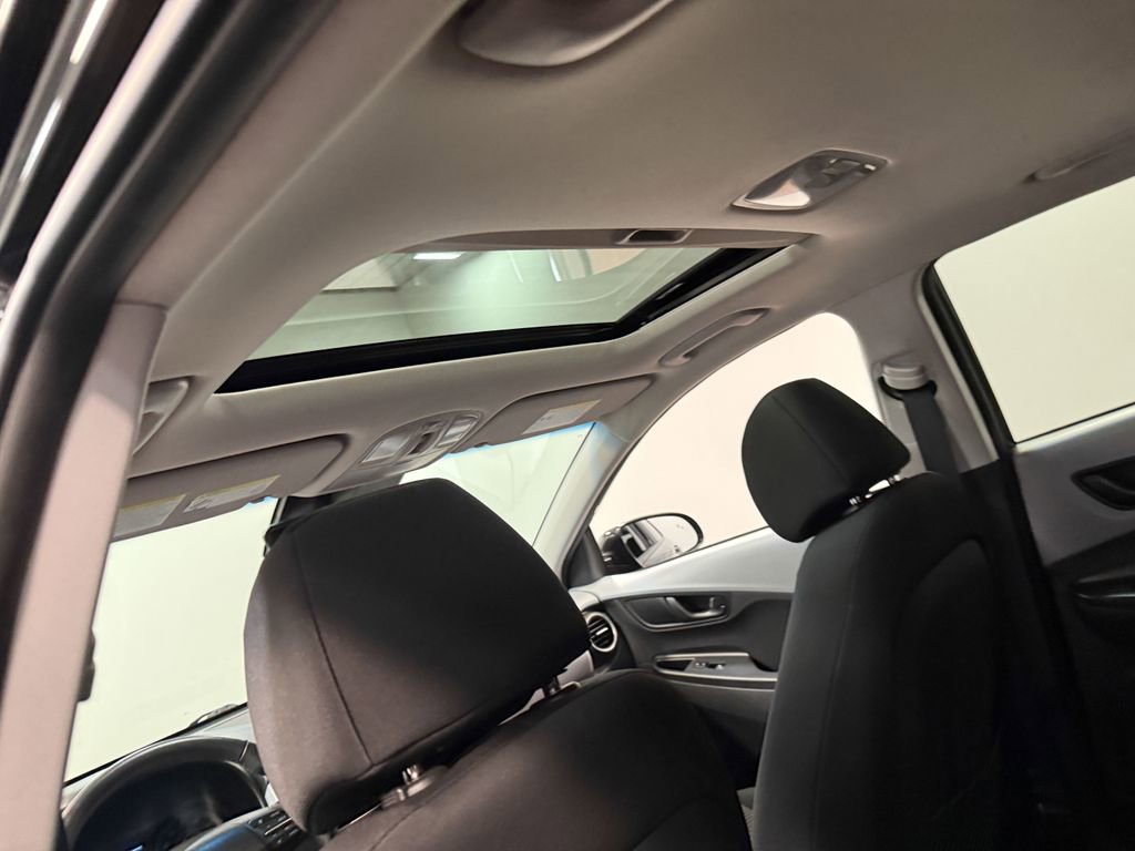 Used 2021 Hyundai Kona SEL Plus AWD/4WD image 51