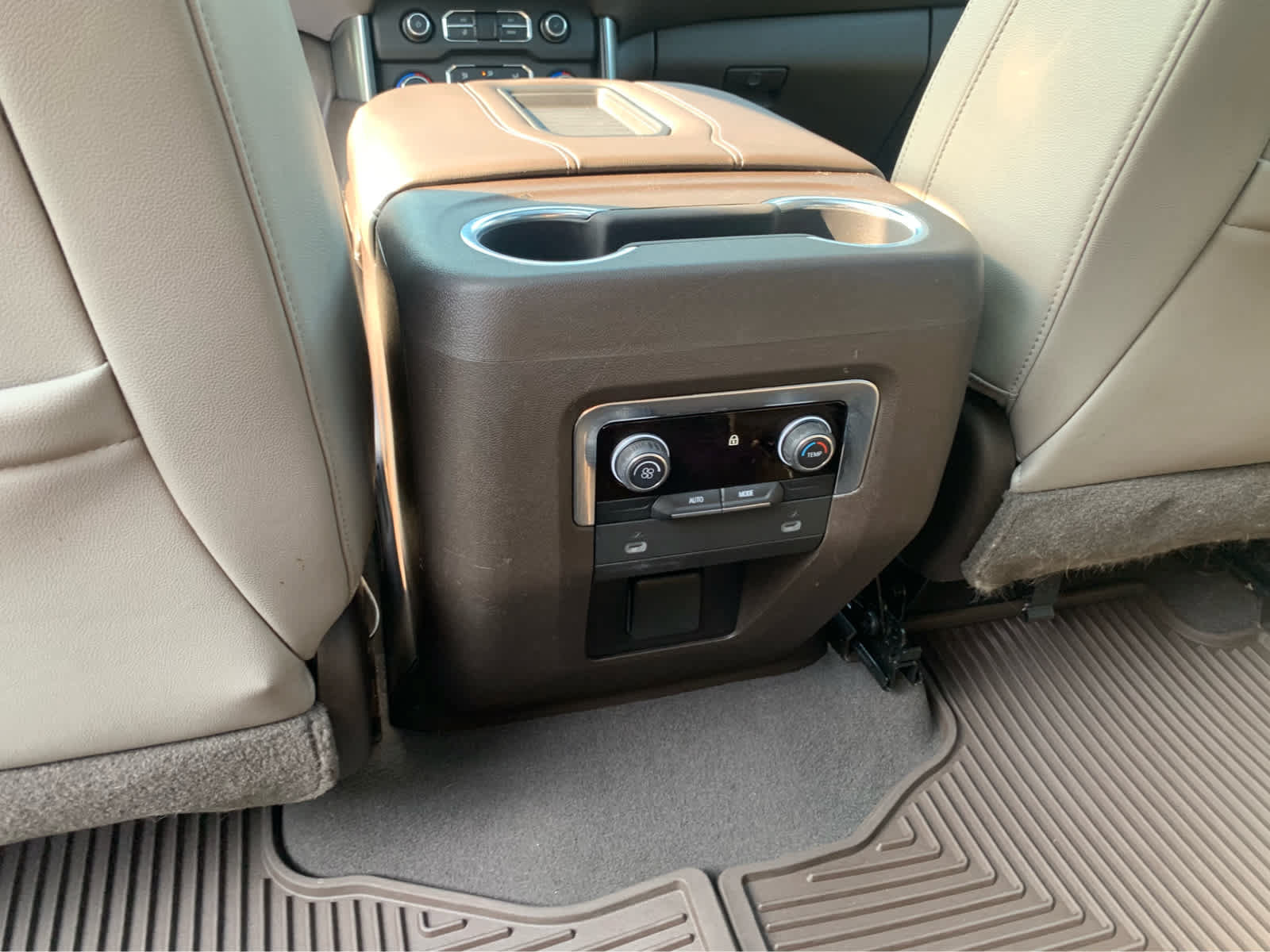 Used 2021 Chevrolet Suburban LT AWD/4WD image 25