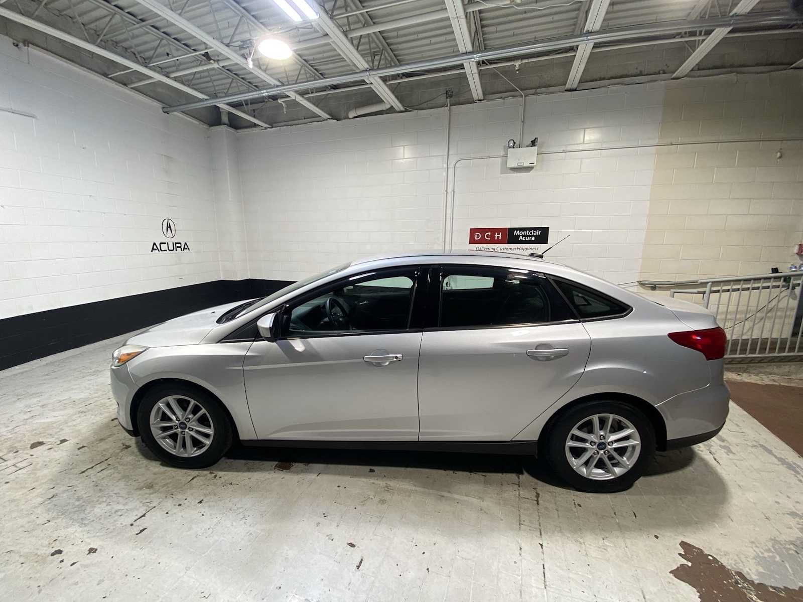 Used 2018 Ford Focus SE FWD image 3