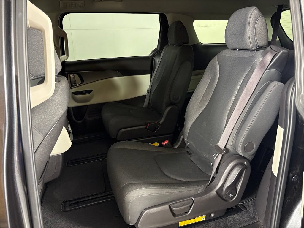 Used 2022 Kia Carnival LX FWD image 35