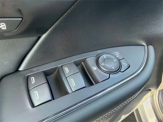Used 2022 Buick Envision Essence w/ Technology Package I image 17