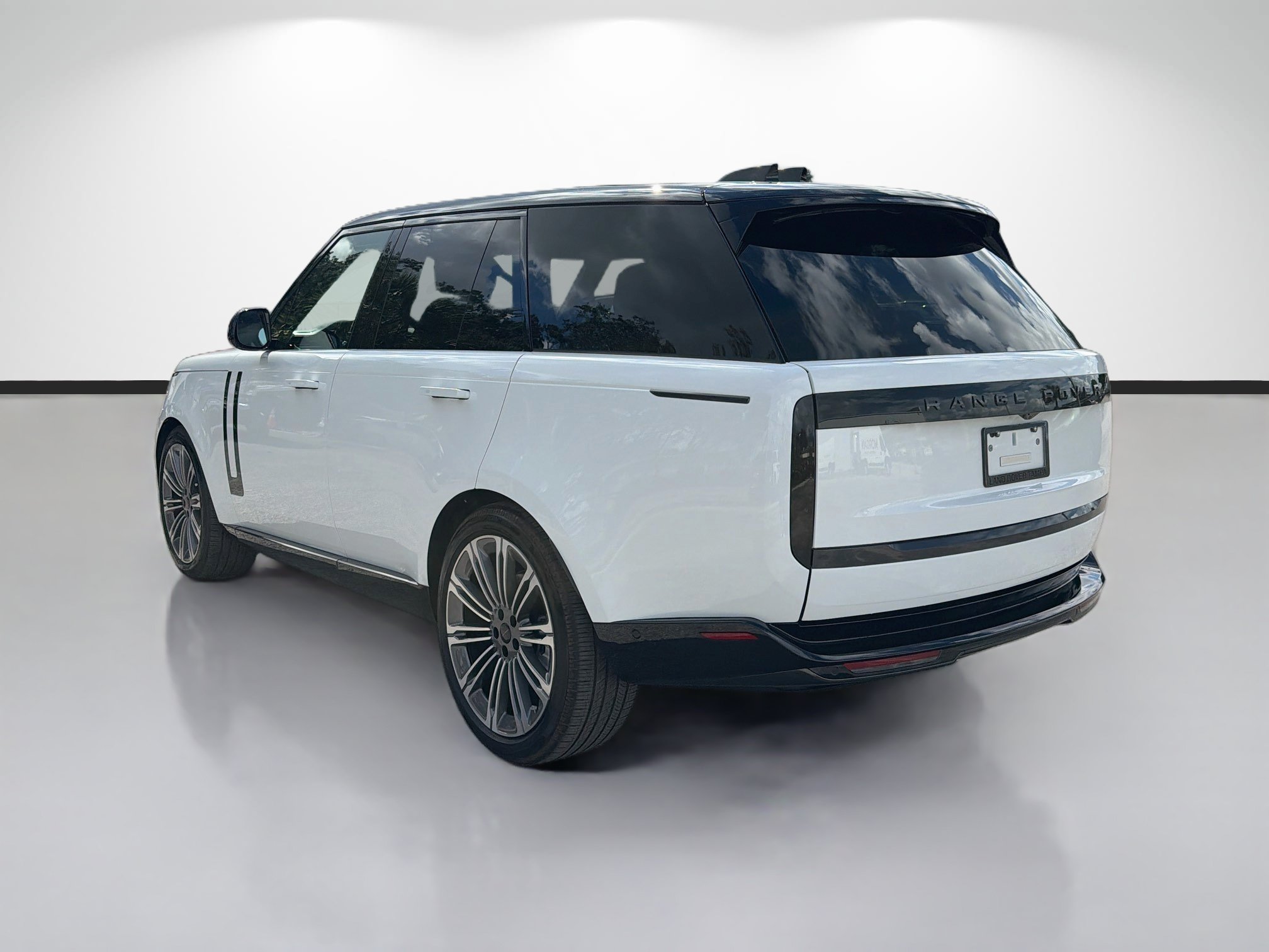 New 2026 Land Rover Range Rover SE AWD/4WD image 3
