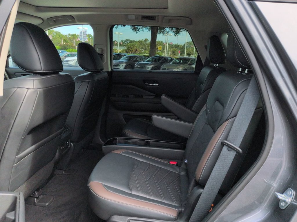 Certified 2022 Nissan Pathfinder Platinum w/ Cargo Package AWD/4WD image 14