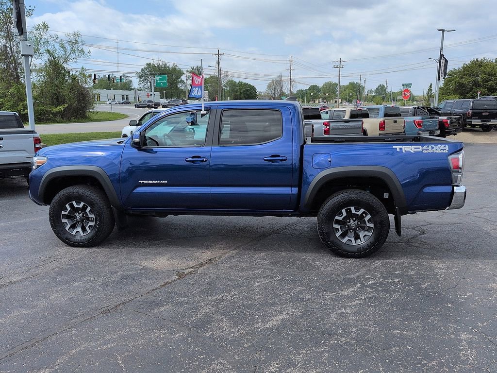 Used 2022 Toyota Tacoma TRD Off-Road AWD/4WD image 4