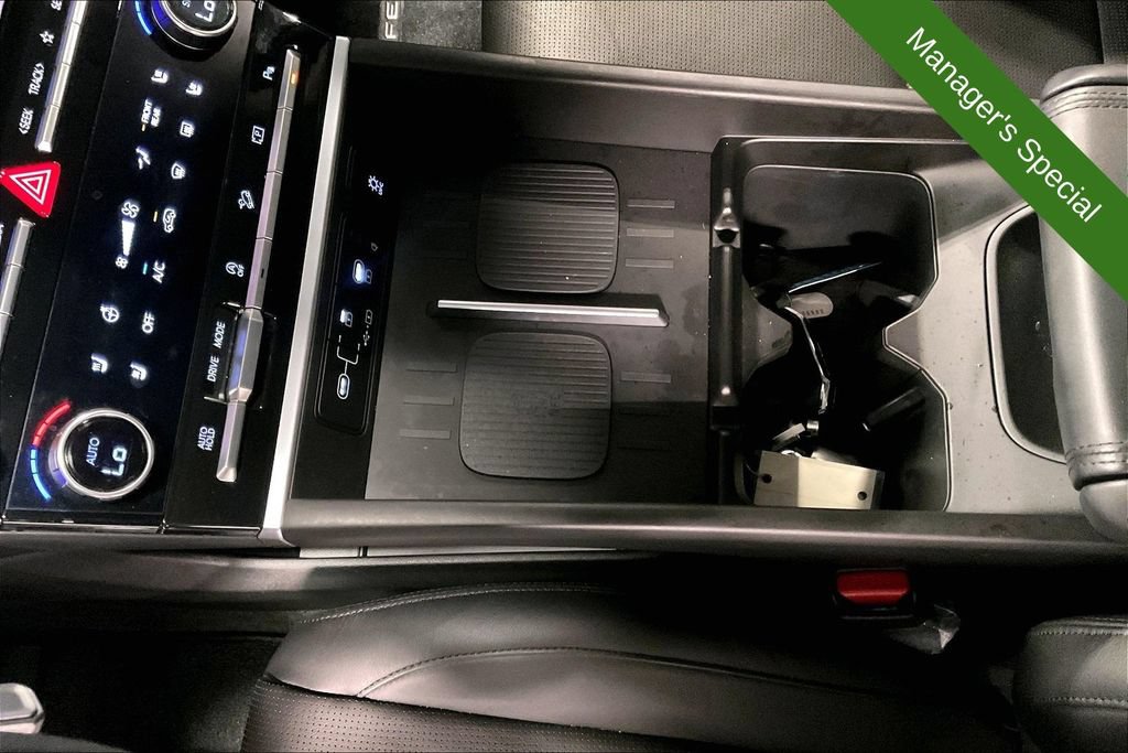 Used 2025 Hyundai Santa Fe Limited FWD image 17
