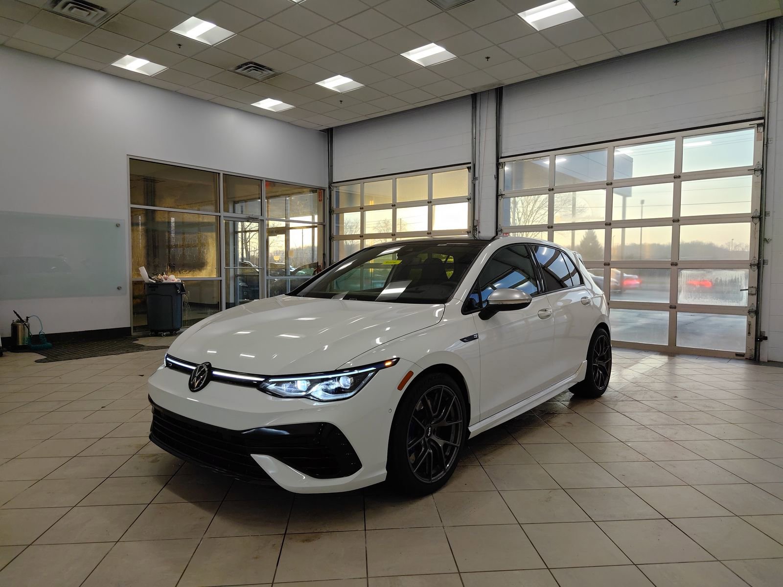 Used 2023 Volkswagen Golf R image 8