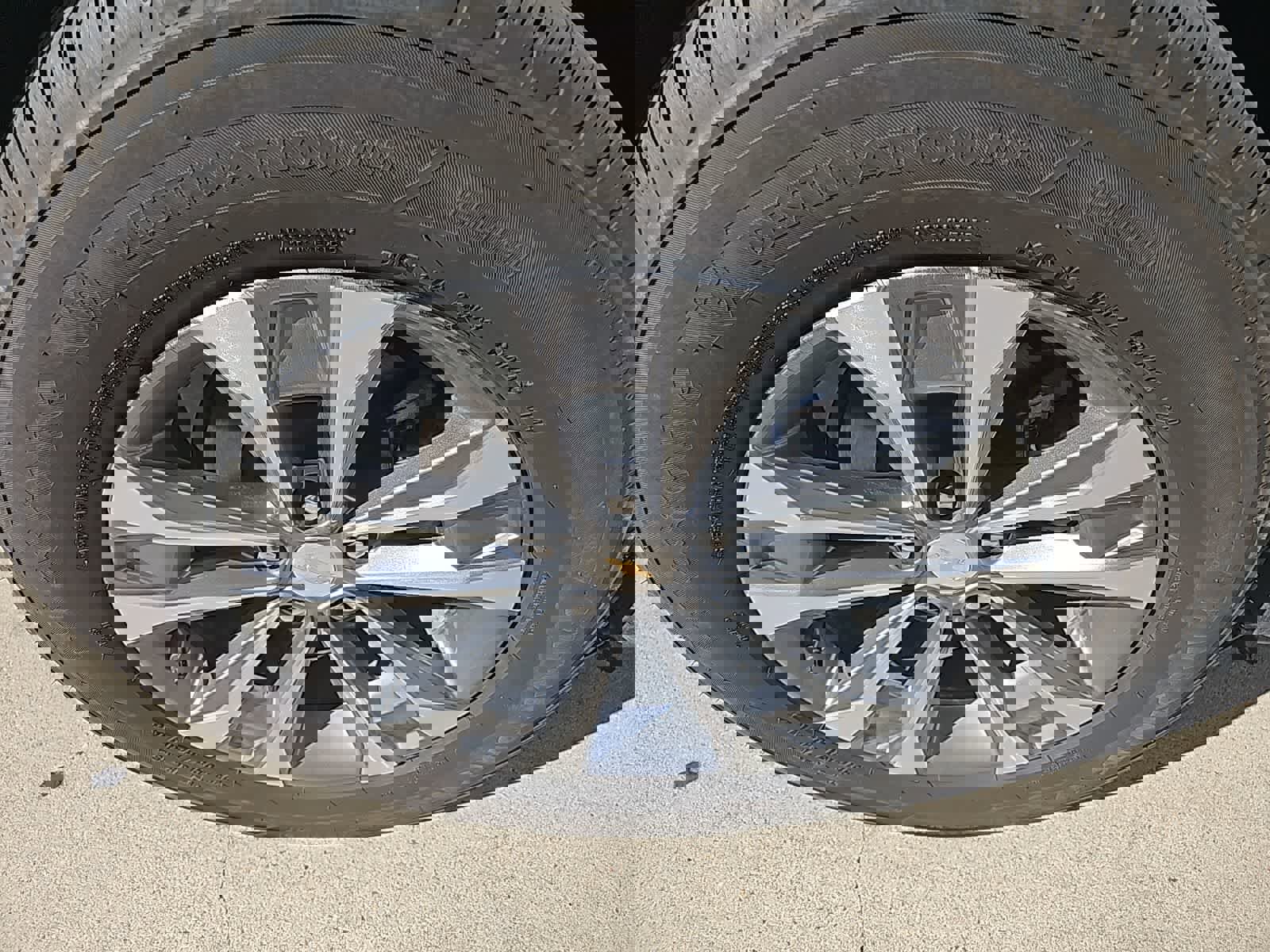 Used 2025 Chevrolet Equinox LT w/ Safety and Technology Package image 9