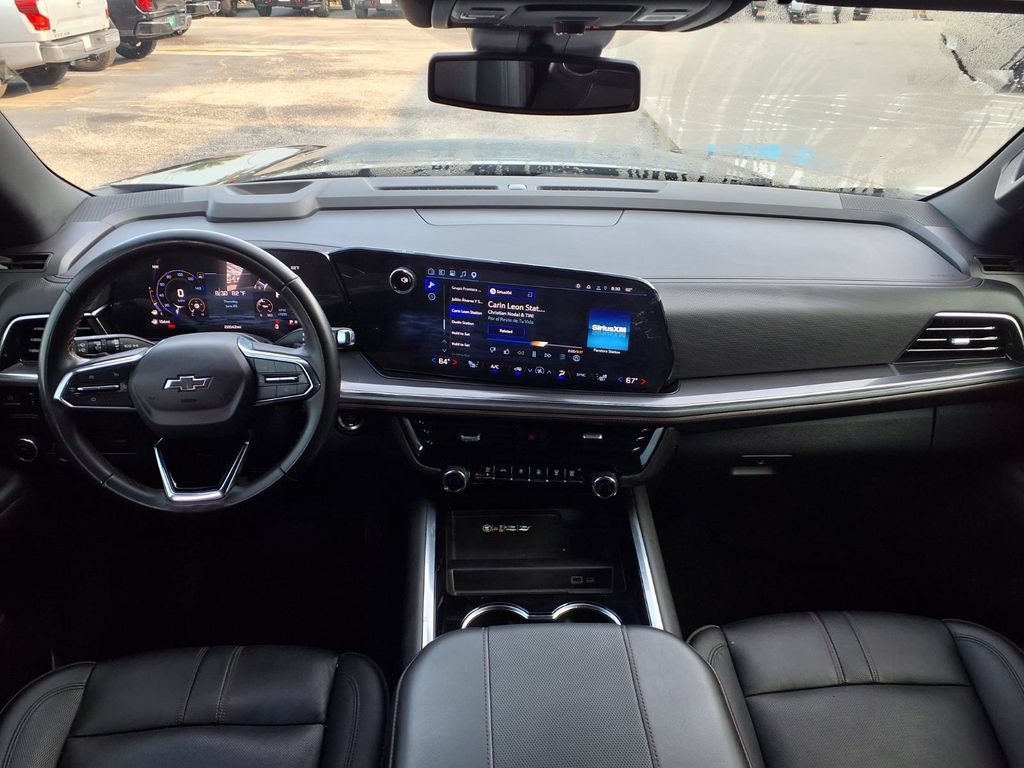 Used 2025 Chevrolet Tahoe RST RWD image 3