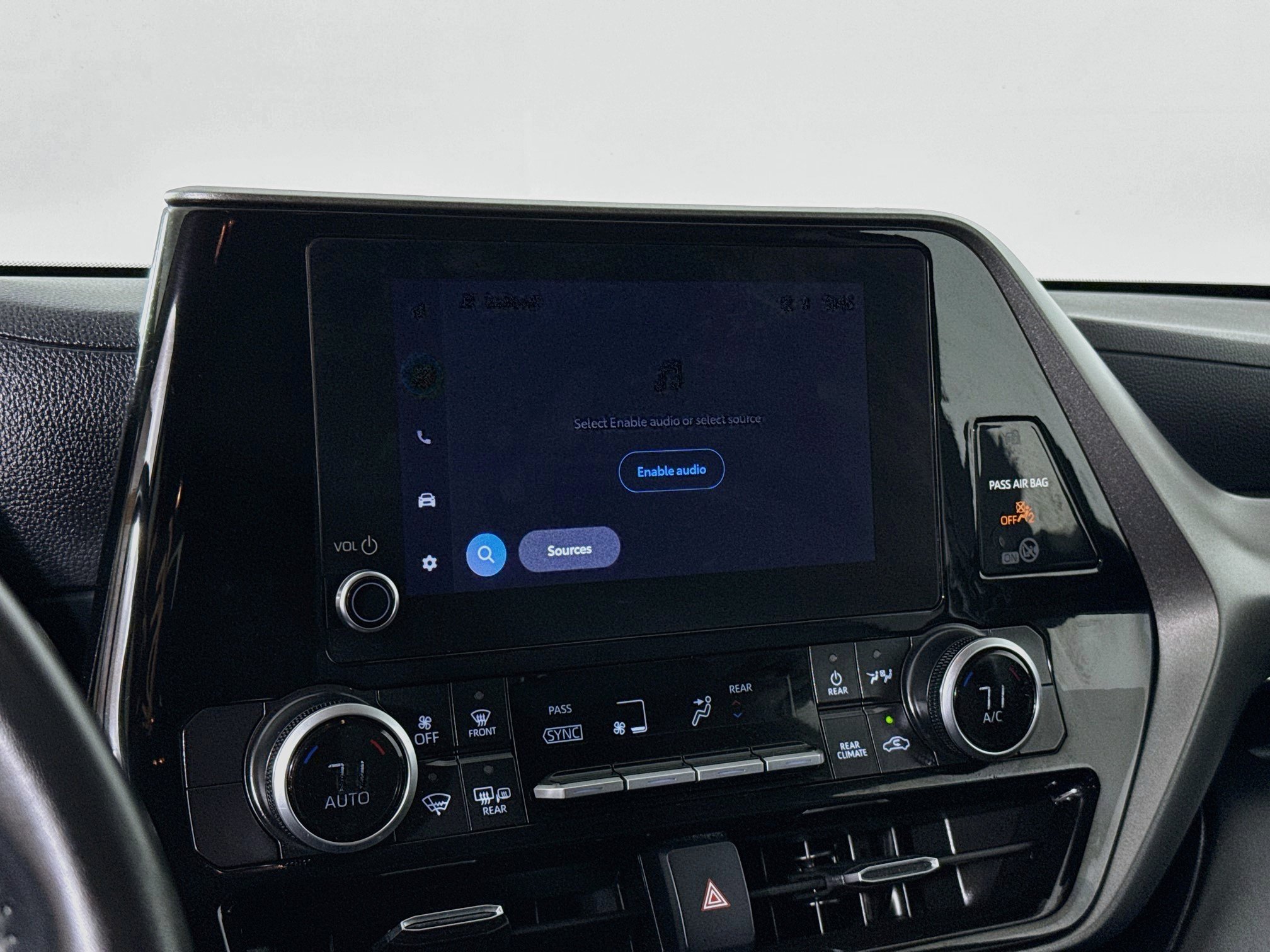 Used 2025 Toyota Highlander LE AWD/4WD image 16