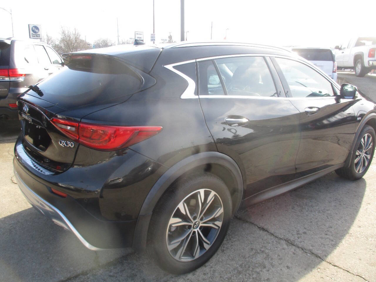 Used 2018 INFINITI QX30 AWD image 6