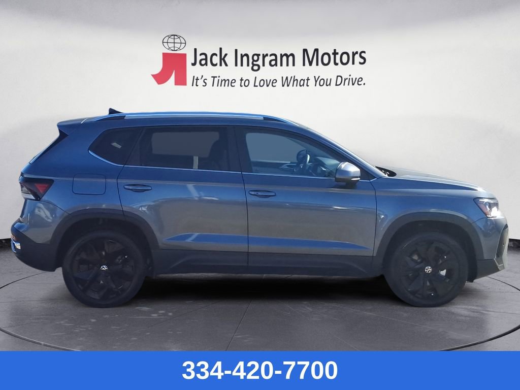 Certified 2025 Volkswagen Taos SE w/ Panoramic Sunroof Package image 6