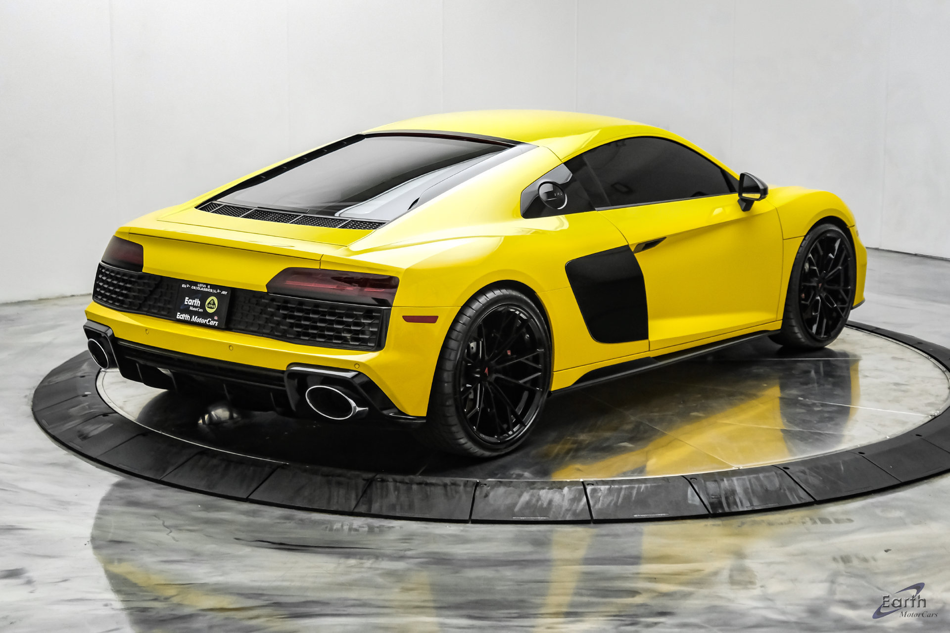 Used 2021 Audi R8 V10 w/ Premium Package RWD image 20