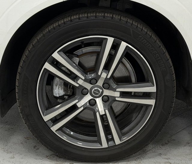 Used 2021 Volvo XC60 T6 Momentum image 8
