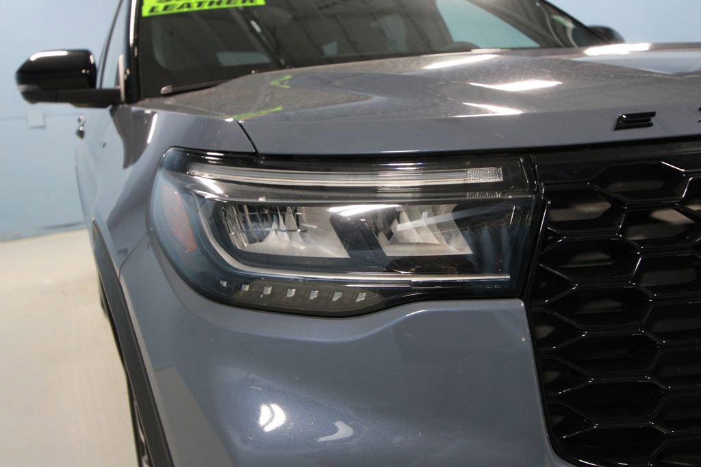 Used 2025 Ford Explorer ST-Line image 34