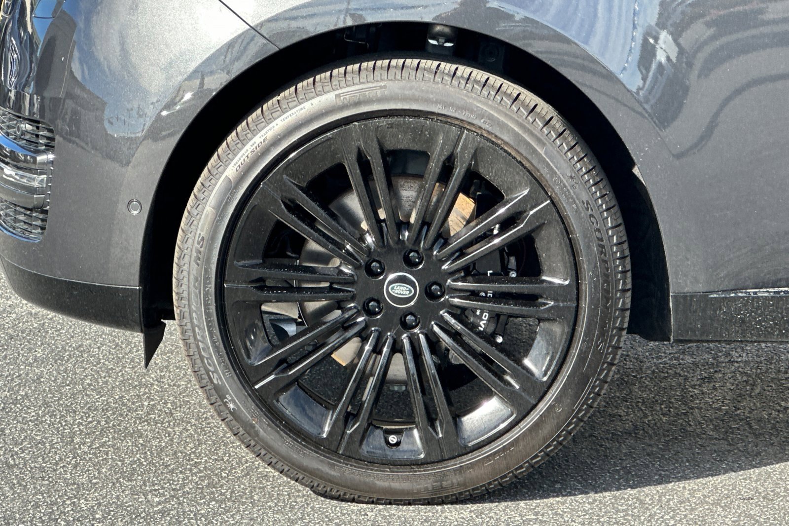 New 2025 Land Rover Range Rover Long Wheelbase SE image 24