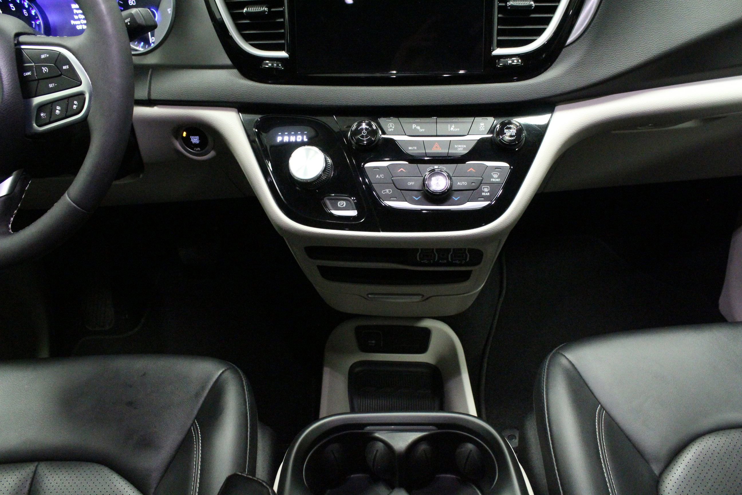 Used 2024 Chrysler Pacifica Touring-L FWD image 20