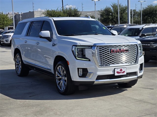 Used 2024 GMC Yukon XL Denali w/ Advanced Technology Package image 3