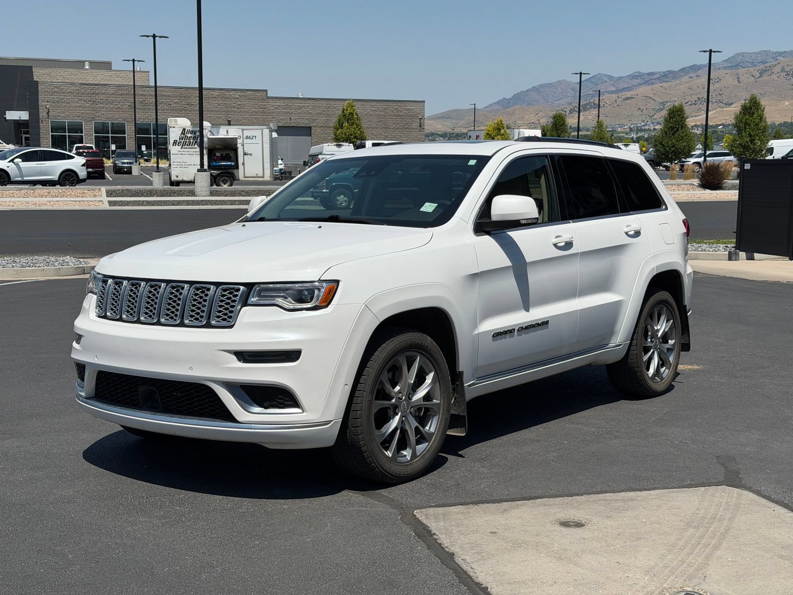 Used 2021 Jeep Grand Cherokee Summit AWD/4WD image 6