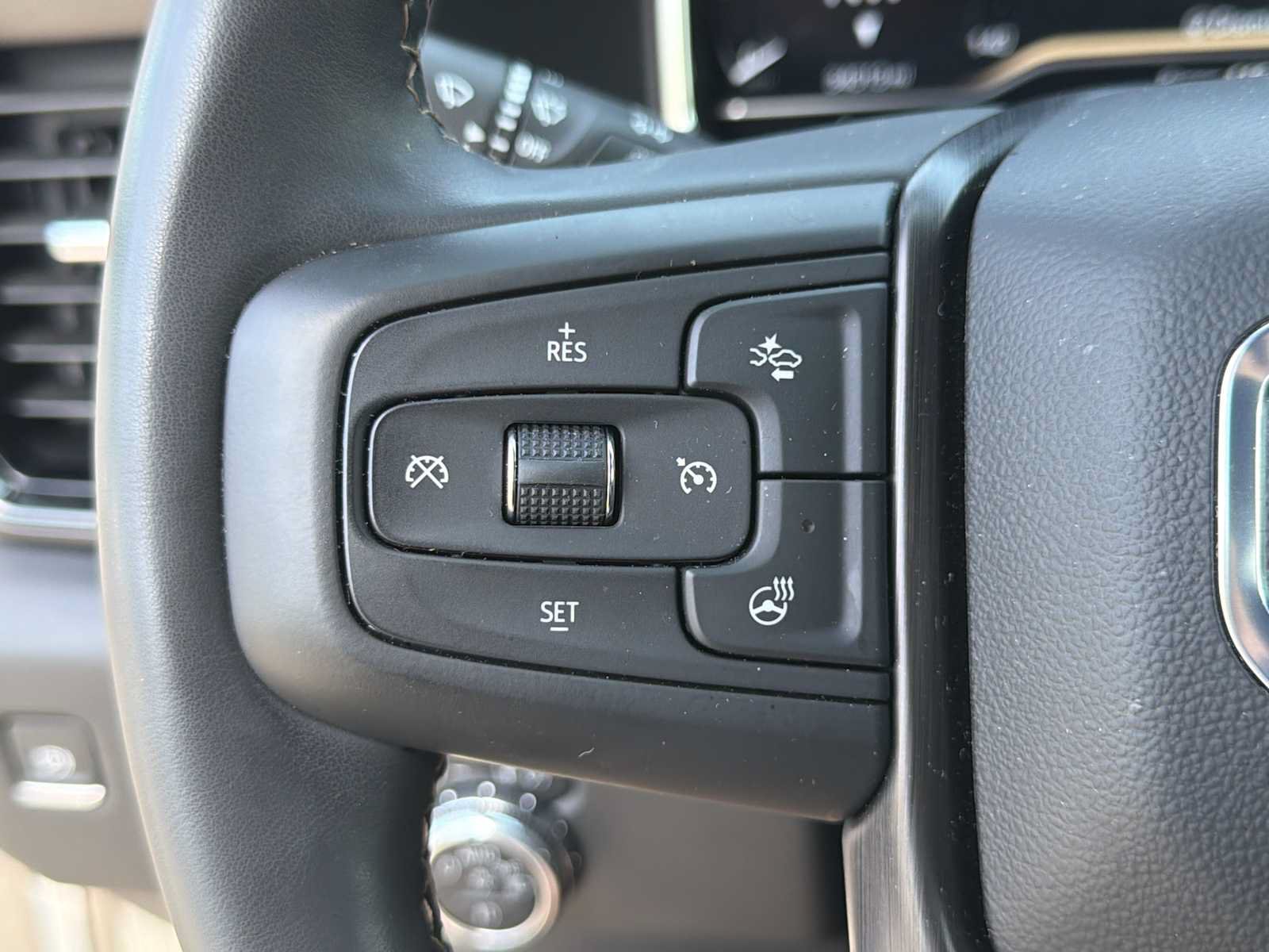 Used 2025 GMC Sierra 2500 AT4 w/ AT4 Premium Plus Package AWD/4WD image 17