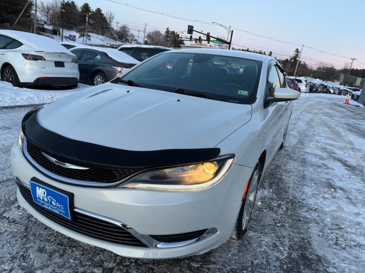 Used 2015 Chrysler 200 Limited w/ Convenience Group image 3