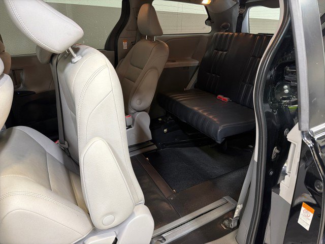 Used 2020 Toyota Sienna L image 26